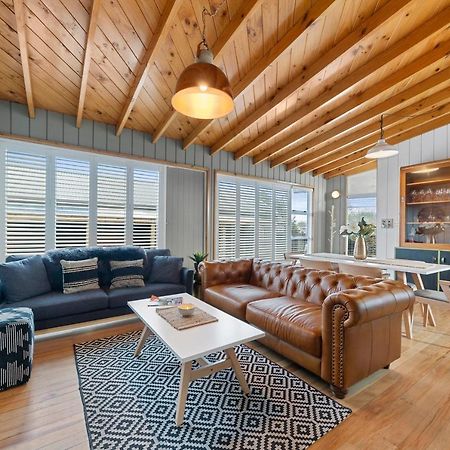 The Walnut Tree House - Martinborough Holiday Home Екстер'єр фото