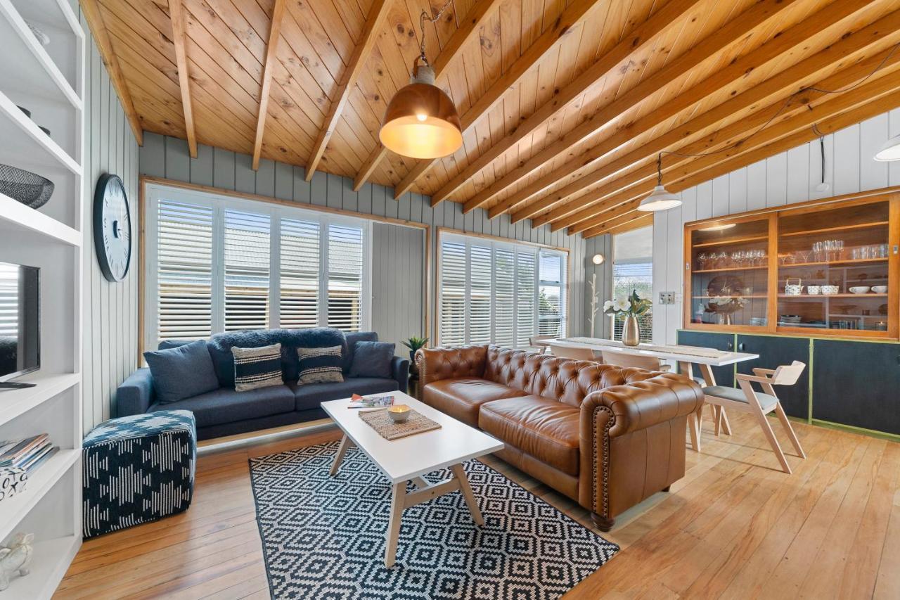 The Walnut Tree House - Martinborough Holiday Home Екстер'єр фото