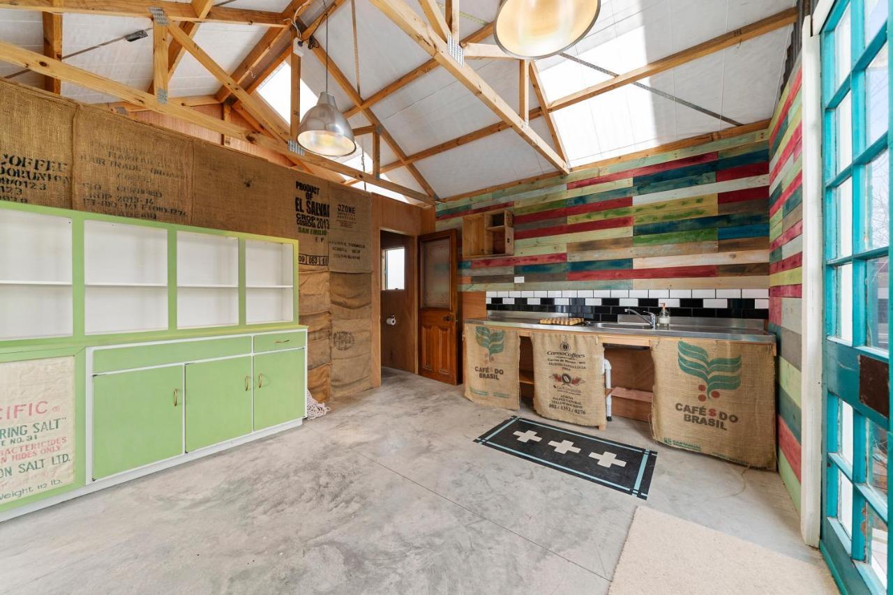 The Walnut Tree House - Martinborough Holiday Home Екстер'єр фото